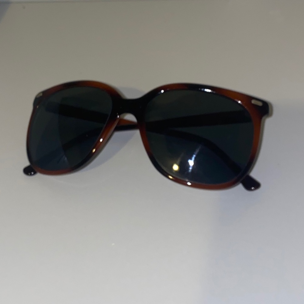 Women vintage Maui Jim sunglasses